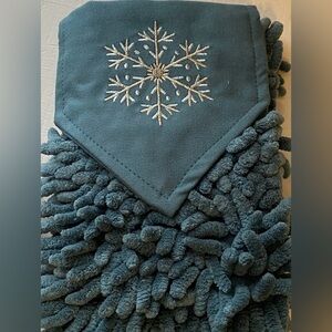 Norwex Teal Snowflake Chenille Hand towel NWT Christmas Winter